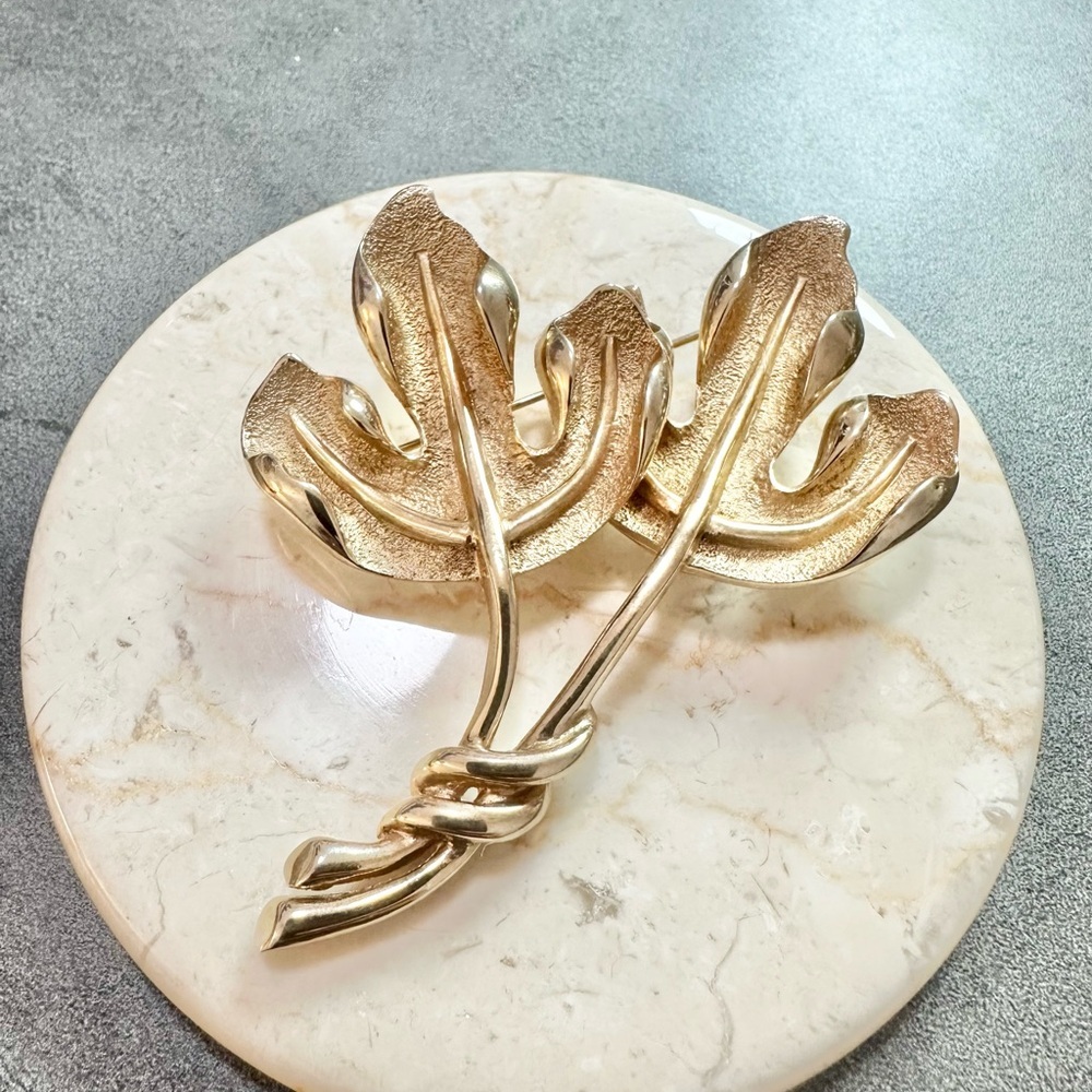 Vintage Brush And shiny Gold Plated Two Leaf Twist Large Brooch